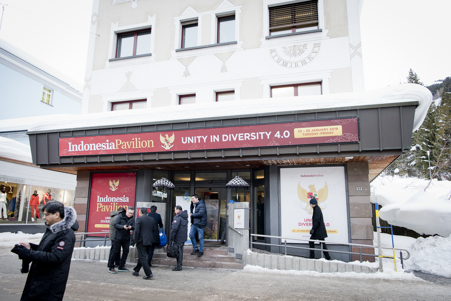 33125980078_4f3b96a929_o